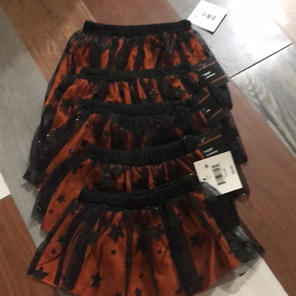 π¦π¦πΈHOST PICK!!! NWT HALLOWEEN SKIRT - Picture 3 of 3